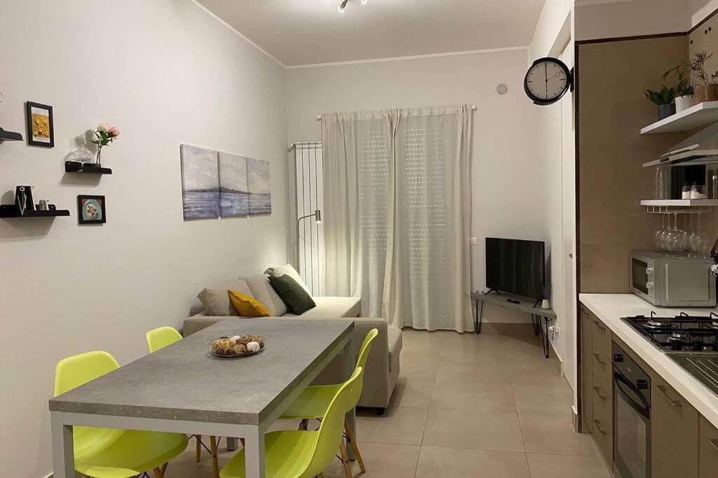 B&B Piano1 Interno5 - Accogliente E Moderno Bilocale Vicino Al Centro Salerno Luaran gambar