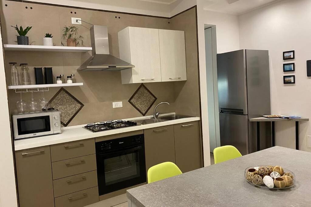 B&B Piano1 Interno5 - Accogliente E Moderno Bilocale Vicino Al Centro Salerno Luaran gambar