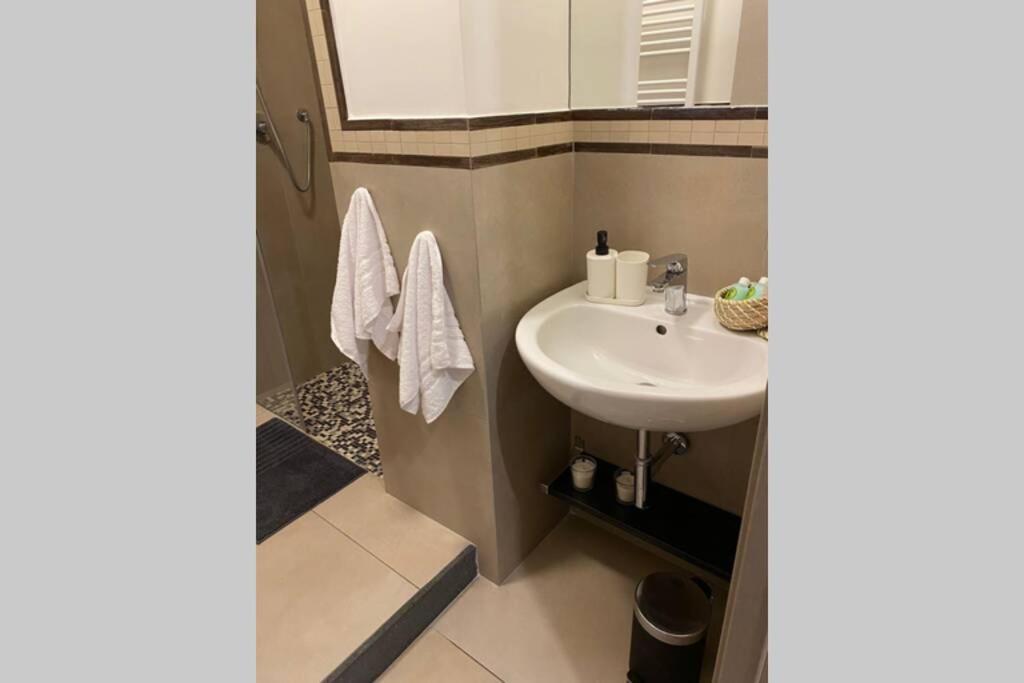 B&B Piano1 Interno5 - Accogliente E Moderno Bilocale Vicino Al Centro Salerno Luaran gambar